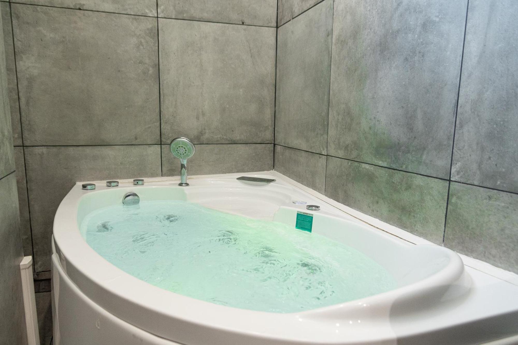 Lavie Maison Eiffel Ac Hot Tub Париж Экстерьер фото